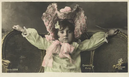 Little girl in a large hat
